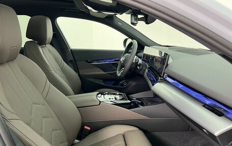 BMW 5 серия, 2025 год, 9 240 000 рублей, 13 фотография