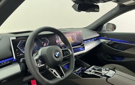 BMW 5 серия, 2025 год, 9 240 000 рублей, 10 фотография