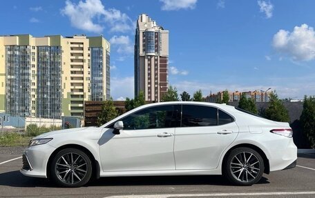 Toyota Camry, 2021 год, 3 050 000 рублей, 2 фотография