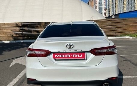 Toyota Camry, 2021 год, 3 050 000 рублей, 4 фотография