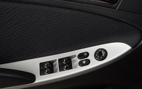 Hyundai Solaris II рестайлинг, 2013 год, 911 000 рублей, 16 фотография