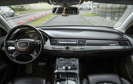 Audi A8, 2011 год, 1 990 000 рублей, 11 фотография