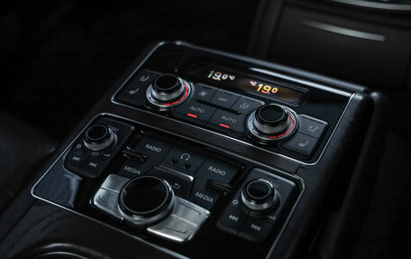 Audi A8, 2011 год, 1 990 000 рублей, 34 фотография