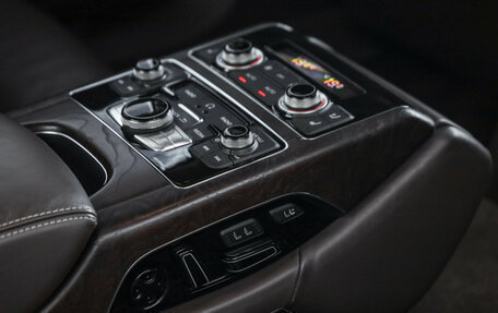 Audi A8, 2011 год, 1 990 000 рублей, 33 фотография