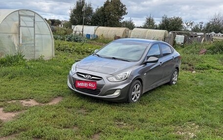 Hyundai Solaris II рестайлинг, 2011 год, 530 000 рублей, 1 фотография