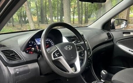 Hyundai Solaris II рестайлинг, 2011 год, 530 000 рублей, 3 фотография