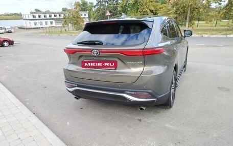 Toyota Harrier, 2022 год, 3 550 000 рублей, 6 фотография