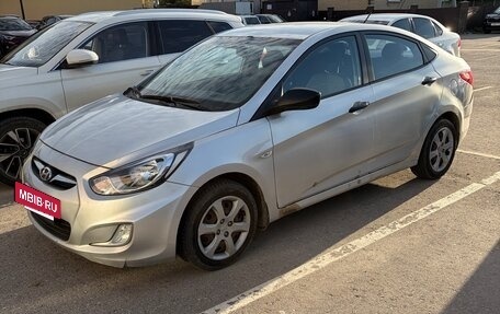 Hyundai Solaris II рестайлинг, 2011 год, 575 000 рублей, 2 фотография