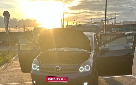 Toyota Corolla Verso I, 2005 год, 645 000 рублей, 2 фотография