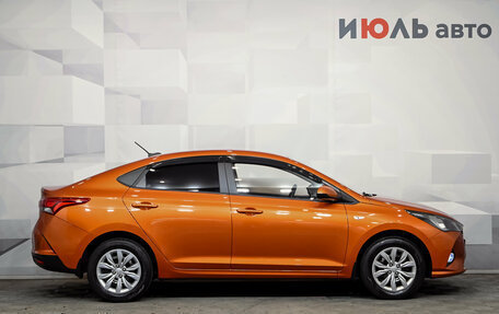 Hyundai Solaris II рестайлинг, 2022 год, 1 900 000 рублей, 9 фотография