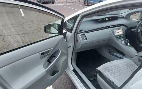 Toyota Prius, 2012 год, 970 000 рублей, 4 фотография