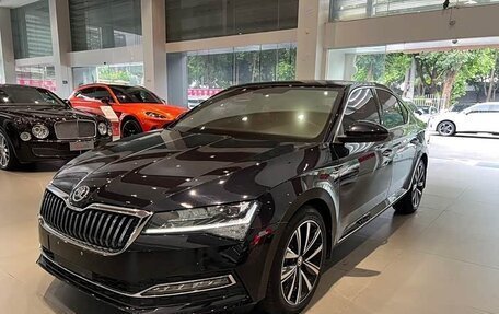 Skoda Octavia IV, 2023 год, 1 950 000 рублей, 1 фотография