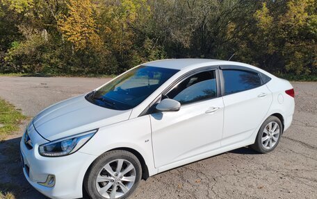 Hyundai Solaris II рестайлинг, 2013 год, 880 000 рублей, 6 фотография