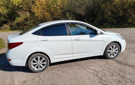 Hyundai Solaris II рестайлинг, 2013 год, 880 000 рублей, 5 фотография