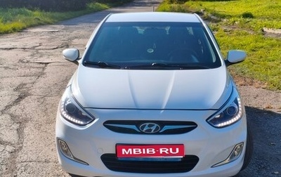 Hyundai Solaris II рестайлинг, 2013 год, 880 000 рублей, 1 фотография