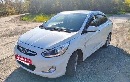 Hyundai Solaris II рестайлинг, 2013 год, 880 000 рублей, 2 фотография