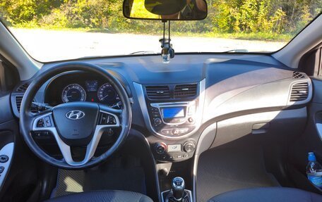Hyundai Solaris II рестайлинг, 2013 год, 880 000 рублей, 17 фотография
