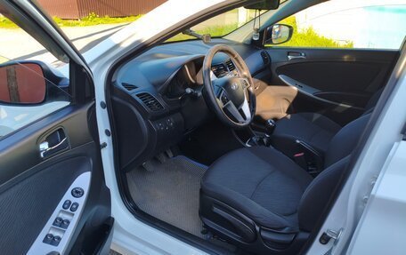 Hyundai Solaris II рестайлинг, 2013 год, 880 000 рублей, 22 фотография