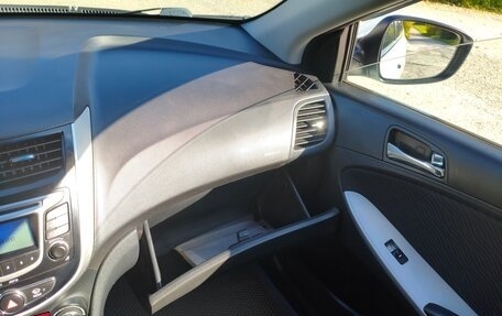 Hyundai Solaris II рестайлинг, 2013 год, 880 000 рублей, 21 фотография