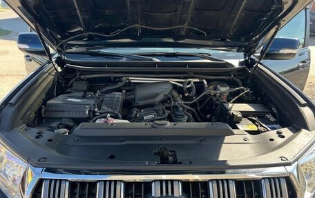 Toyota Land Cruiser Prado 150 рестайлинг 2, 2018 год, 4 200 000 рублей, 7 фотография