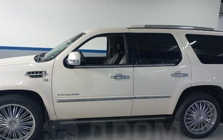 Cadillac Escalade III, 2011 год, 2 400 000 рублей, 1 фотография