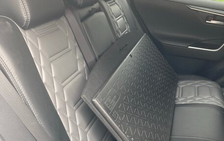 Toyota RAV4, 2021 год, 3 450 000 рублей, 7 фотография