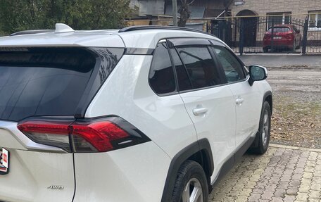 Toyota RAV4, 2021 год, 3 450 000 рублей, 21 фотография