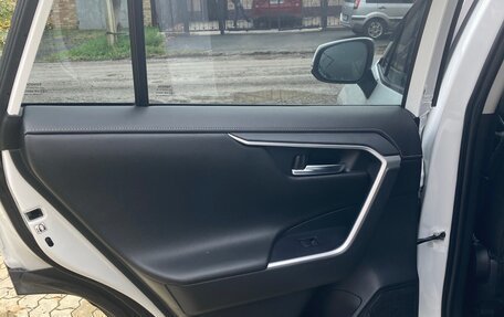 Toyota RAV4, 2021 год, 3 450 000 рублей, 13 фотография