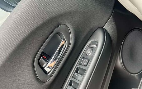 Honda Vezel, 2022 год, 1 420 000 рублей, 13 фотография
