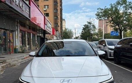 Hyundai Elantra, 2023 год, 1 590 000 рублей, 2 фотография