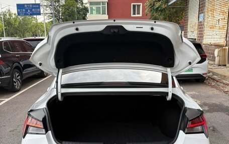 Hyundai Elantra, 2023 год, 1 590 000 рублей, 11 фотография