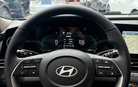 Hyundai Elantra, 2023 год, 1 590 000 рублей, 12 фотография