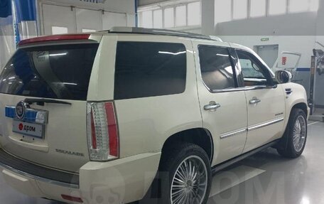 Cadillac Escalade III, 2011 год, 2 400 000 рублей, 2 фотография