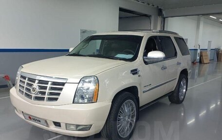 Cadillac Escalade III, 2011 год, 2 400 000 рублей, 10 фотография
