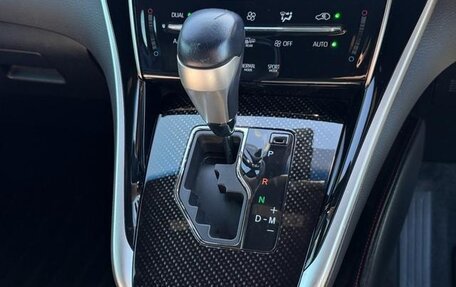 Toyota Harrier, 2019 год, 2 136 000 рублей, 13 фотография