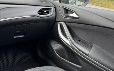 Opel Astra K, 2019 год, 1 330 000 рублей, 14 фотография