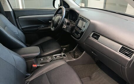 Mitsubishi Outlander III рестайлинг 3, 2014 год, 1 199 000 рублей, 8 фотография