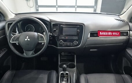 Mitsubishi Outlander III рестайлинг 3, 2014 год, 1 199 000 рублей, 10 фотография