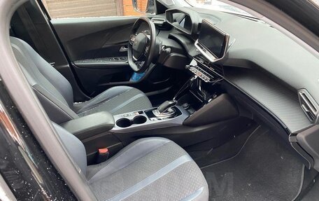 Peugeot 2008 II, 2020 год, 1 749 999 рублей, 2 фотография