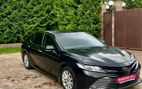 Toyota Camry, 2020 год, 2 050 000 рублей, 2 фотография