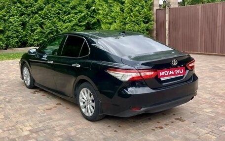 Toyota Camry, 2020 год, 2 050 000 рублей, 3 фотография