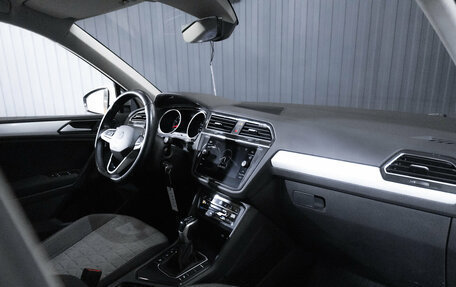 Volkswagen Tiguan II, 2021 год, 2 399 000 рублей, 18 фотография