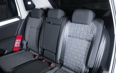 Volkswagen Tiguan II, 2021 год, 2 399 000 рублей, 26 фотография