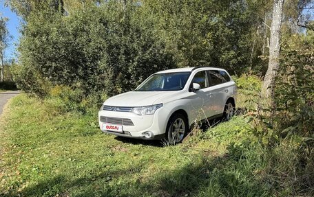 Mitsubishi Outlander III рестайлинг 3, 2013 год, 1 390 000 рублей, 3 фотография