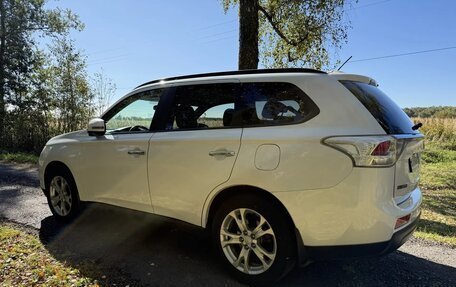 Mitsubishi Outlander III рестайлинг 3, 2013 год, 1 390 000 рублей, 6 фотография
