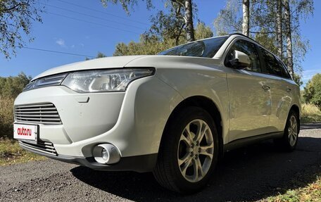 Mitsubishi Outlander III рестайлинг 3, 2013 год, 1 390 000 рублей, 7 фотография