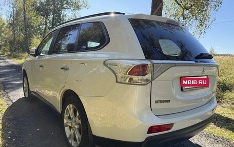 Mitsubishi Outlander III рестайлинг 3, 2013 год, 1 390 000 рублей, 5 фотография