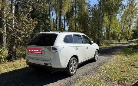 Mitsubishi Outlander III рестайлинг 3, 2013 год, 1 390 000 рублей, 8 фотография