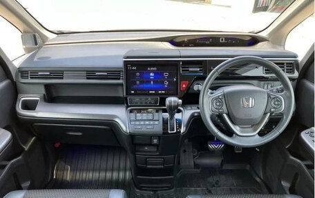Honda Stepwgn IV, 2021 год, 2 057 000 рублей, 12 фотография