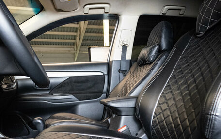 Mitsubishi Outlander III рестайлинг 3, 2013 год, 1 155 000 рублей, 9 фотография